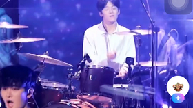 甩头发男人 7ed16e22fd56ff9fb3bbda1c140fe9fb30b275f2.jpg@280w_158h_1c_100q.jpg