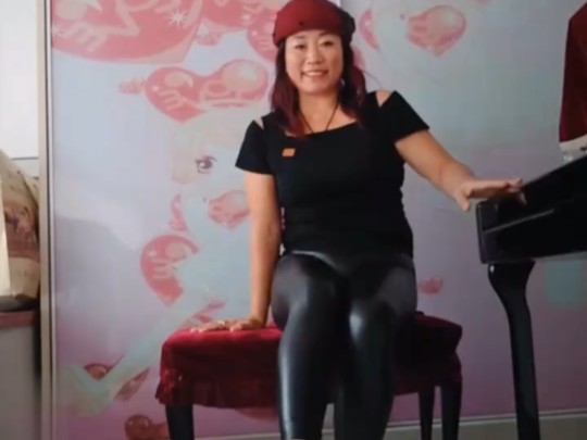 熟女娜娜 广场舞