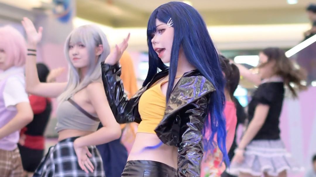 与此同时，百事兴也在跳Daring dance，不愧是同一个队的