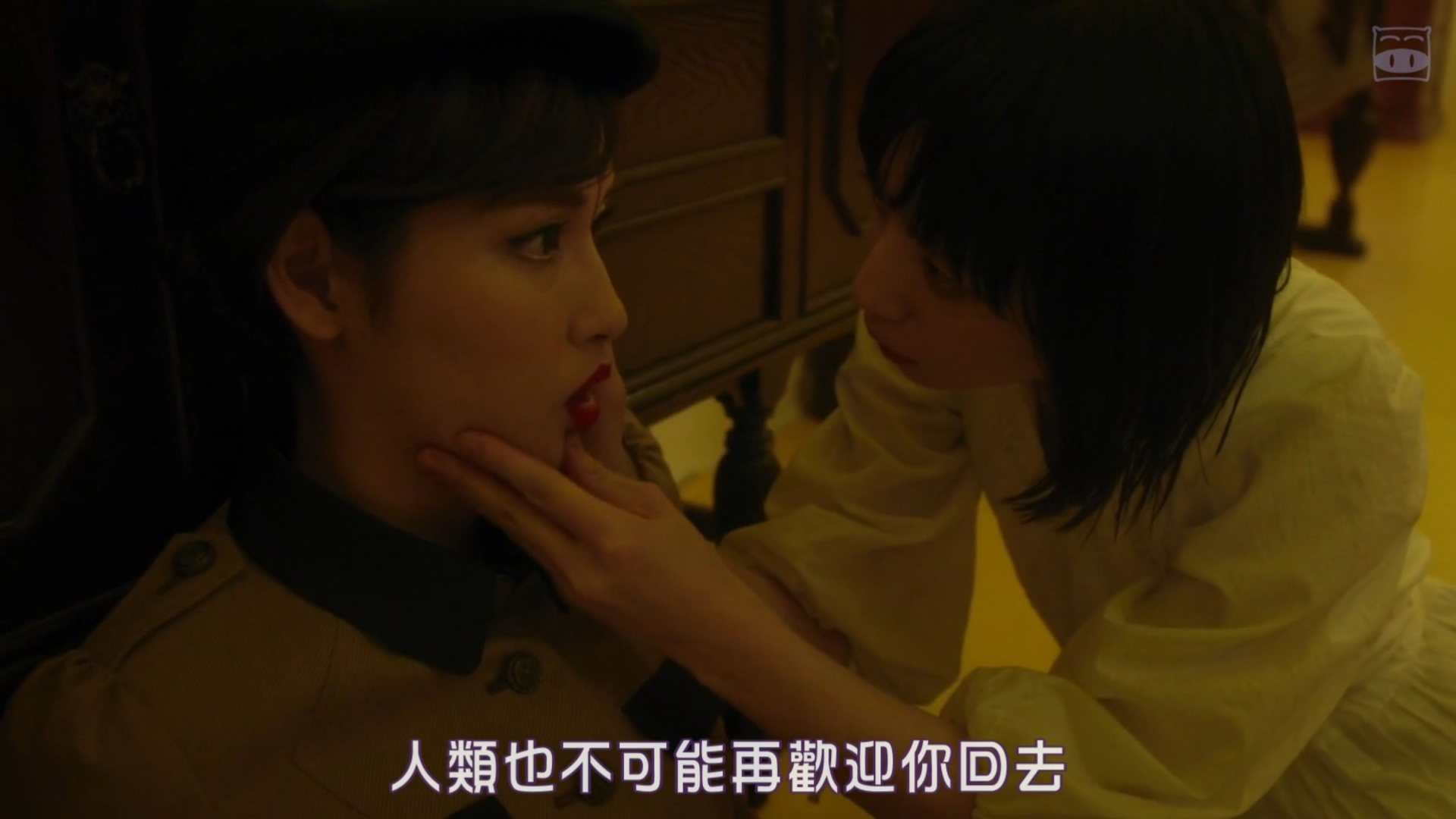 女喽啰被爆头后，尸体又被摆弄掌掴😅。很经典的一段hh