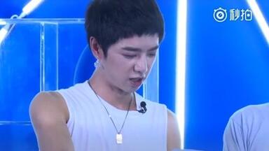 【华晨宇】<em class="keyword">六神</em>劲凉<em class="keyword">花露水</em>直播全程（20170703）【八卦综艺君】