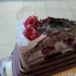 广州酒家利口福的黑森林蛋糕切件，下午4点就可以有当天到期面包蛋糕6折清货，还是可以有的