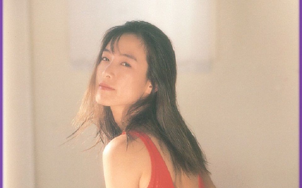 以前的美女，迪迦奥特曼队长高树澪，Mio Takaki。原装天然美女无整容。