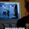 一群男女被俱乐部俘虏，受尽折磨