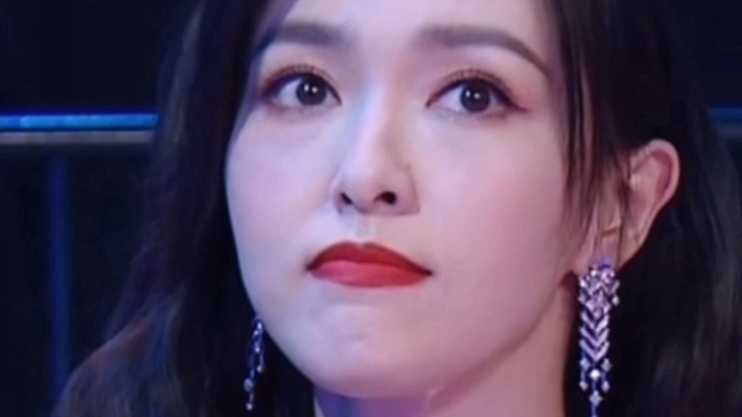 【唐嫣】近距离怼脸直拍，这眼神有钩子