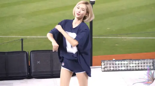 【4K】性感火辣美女啦啦队跳舞(190828)