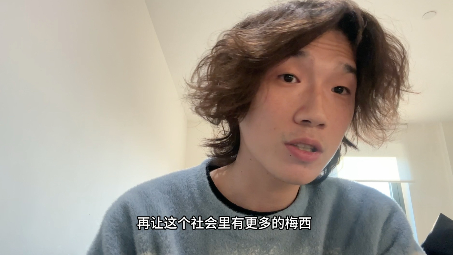 聊聊梅西为什么在采访里对C罗这么“体面”？抛开足球两人最大的不同是什么？梅西为什么是一个伟大的人？他给这个世界带来的最重要的东西是什么？