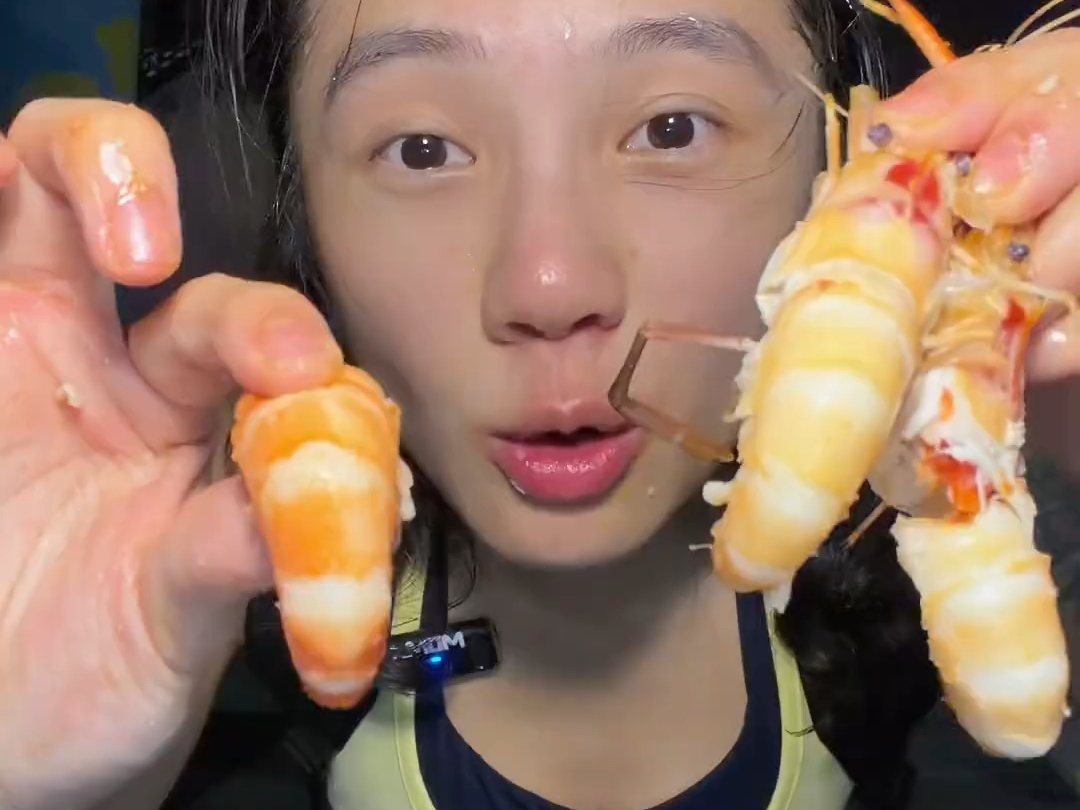 练后餐：面包果 罗氏虾 牛油果