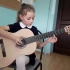 俄罗斯小萝莉索菲亚的吉他演奏