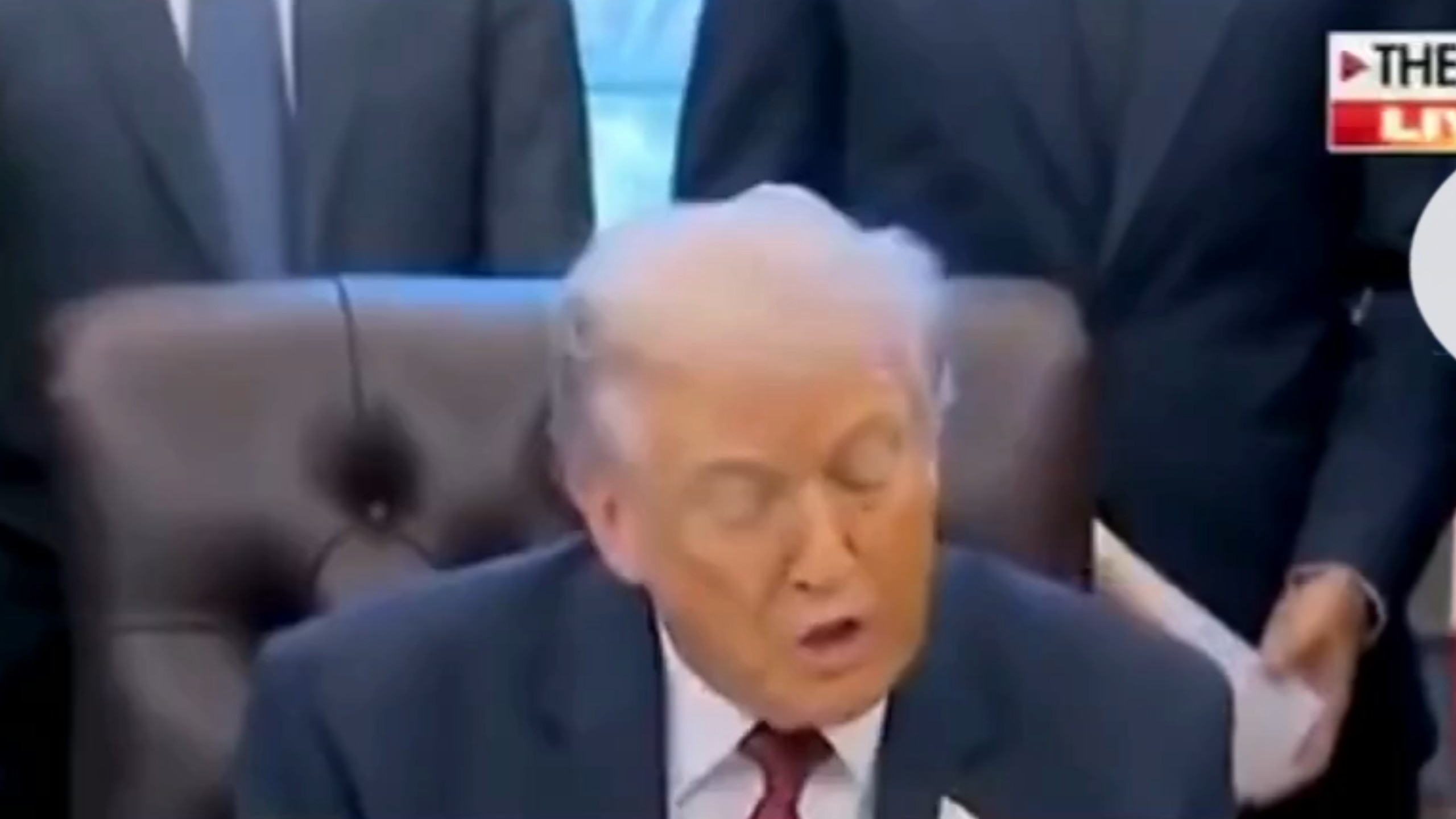 12月3日 特朗普宣布“油耗大逆转”：取消拜登高标准油耗令，美国家庭将省 1090 亿