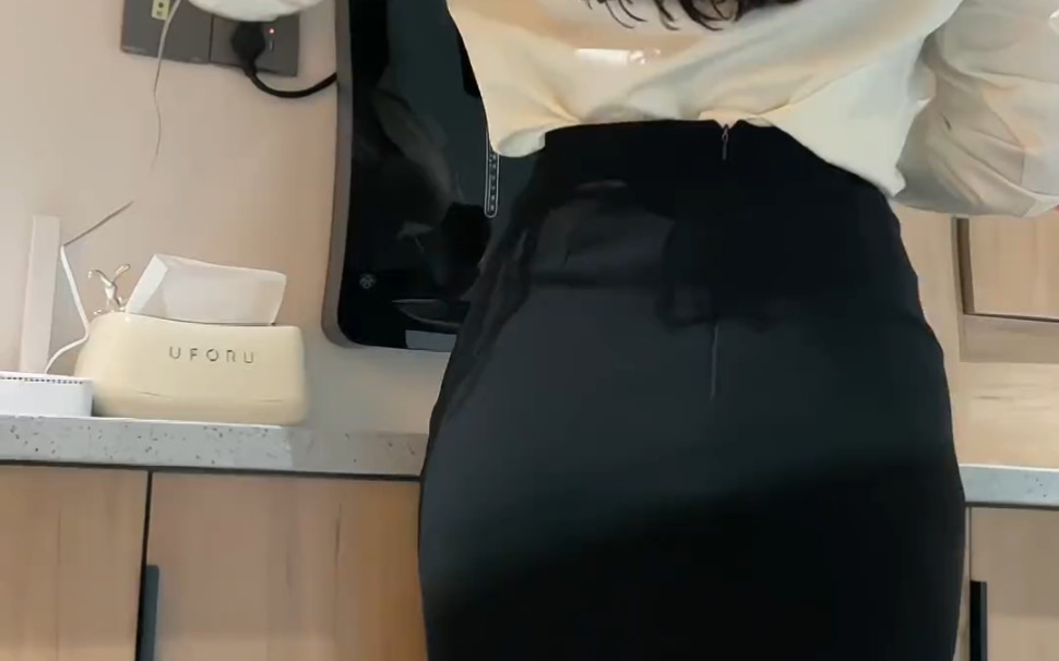 Come back early after work, I'll make you a midnight snack.
