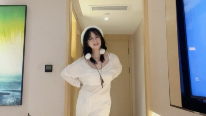 ど˶ˊ ᗜ? ˶う Luckily, I've already had my teeth replaced!