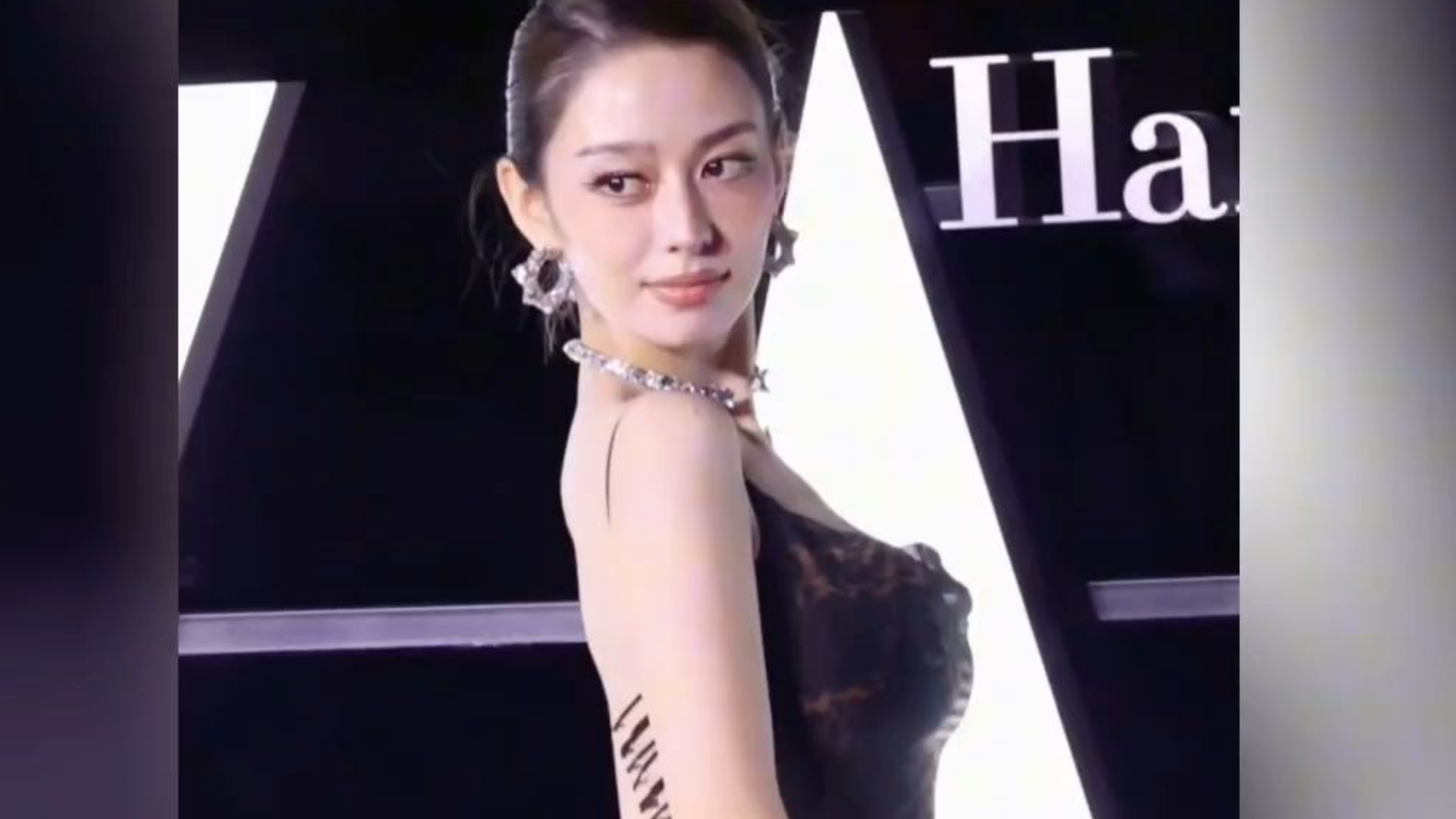 朗朗爱妻吉娜的身材绝了