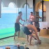 客人住酒店忘关泳池水，海景房被淹成“赶海房”，酒店：刷视频才知道，没索赔