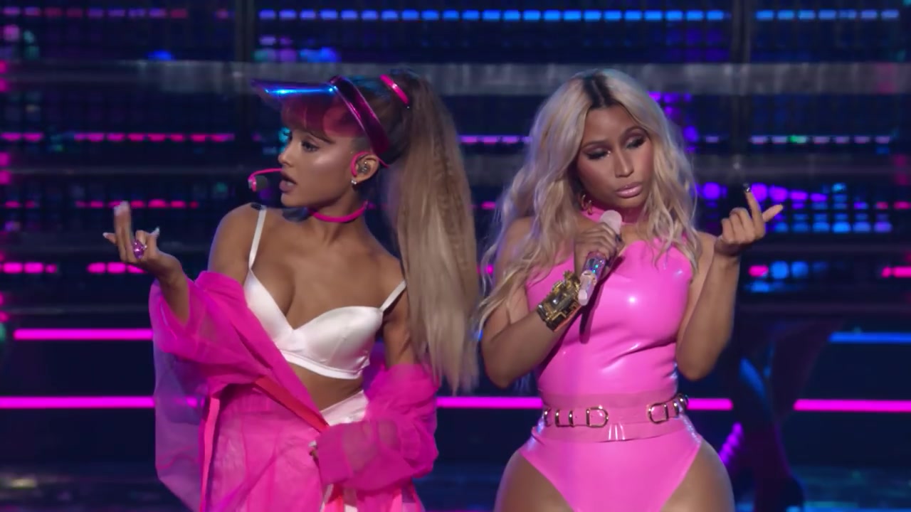 求一首麻辣鸡和男歌手的rap 歌词里面频繁出现男声唱的:啊麻杀辣 汉堡