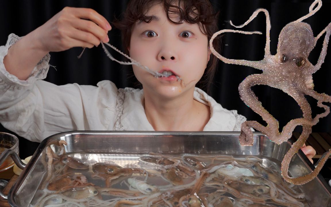 【yamyami美食】韩国小姐姐挑战生吃活章鱼，一种需要勇气的美味