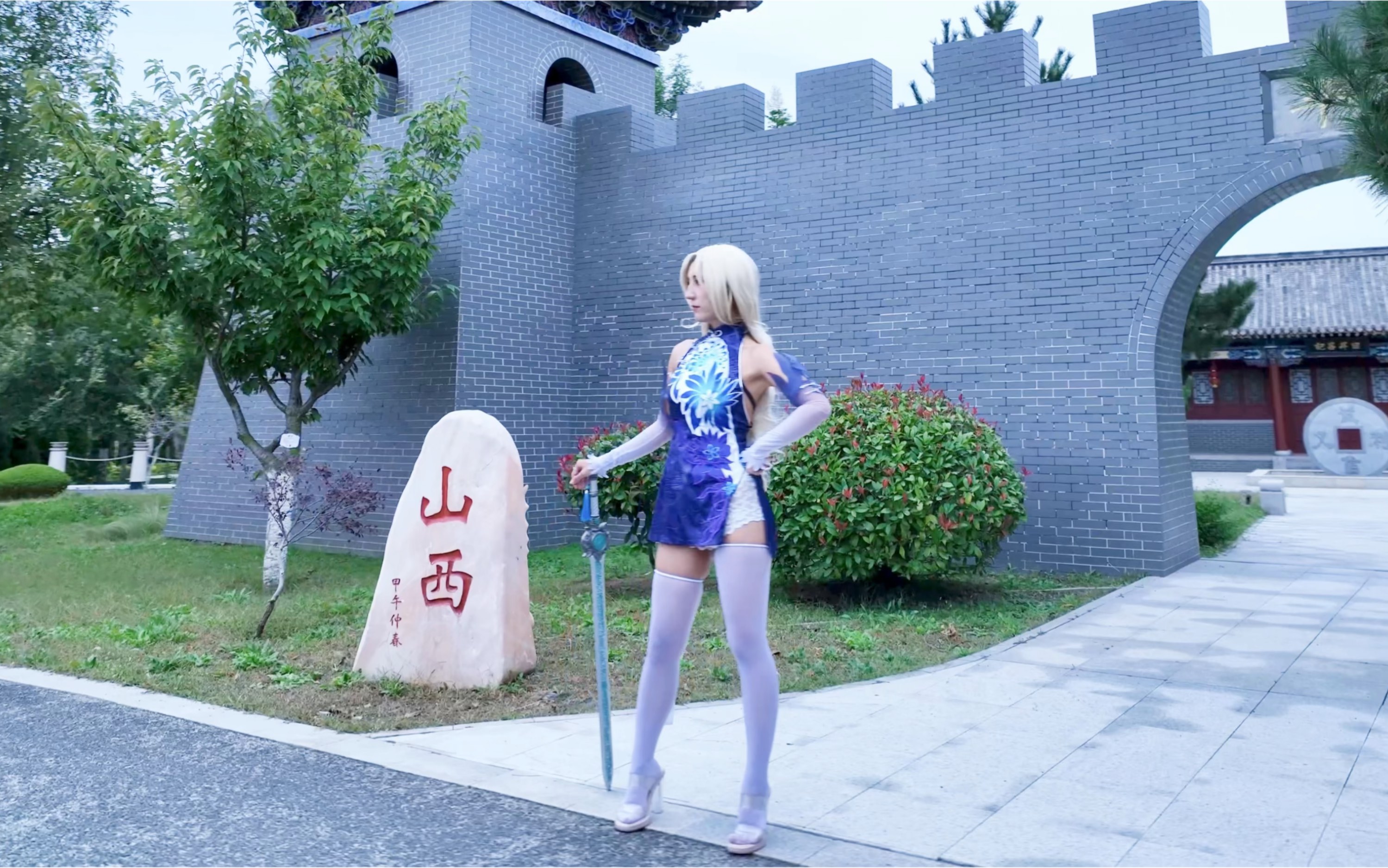 【Professional milkmaid Sanshui Zi】 Super long legs white silk milkmaid! Yin Ziping 360 degrees to take you to the sky!