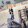 男子商场尾随偷拍女生裙底被抓现行