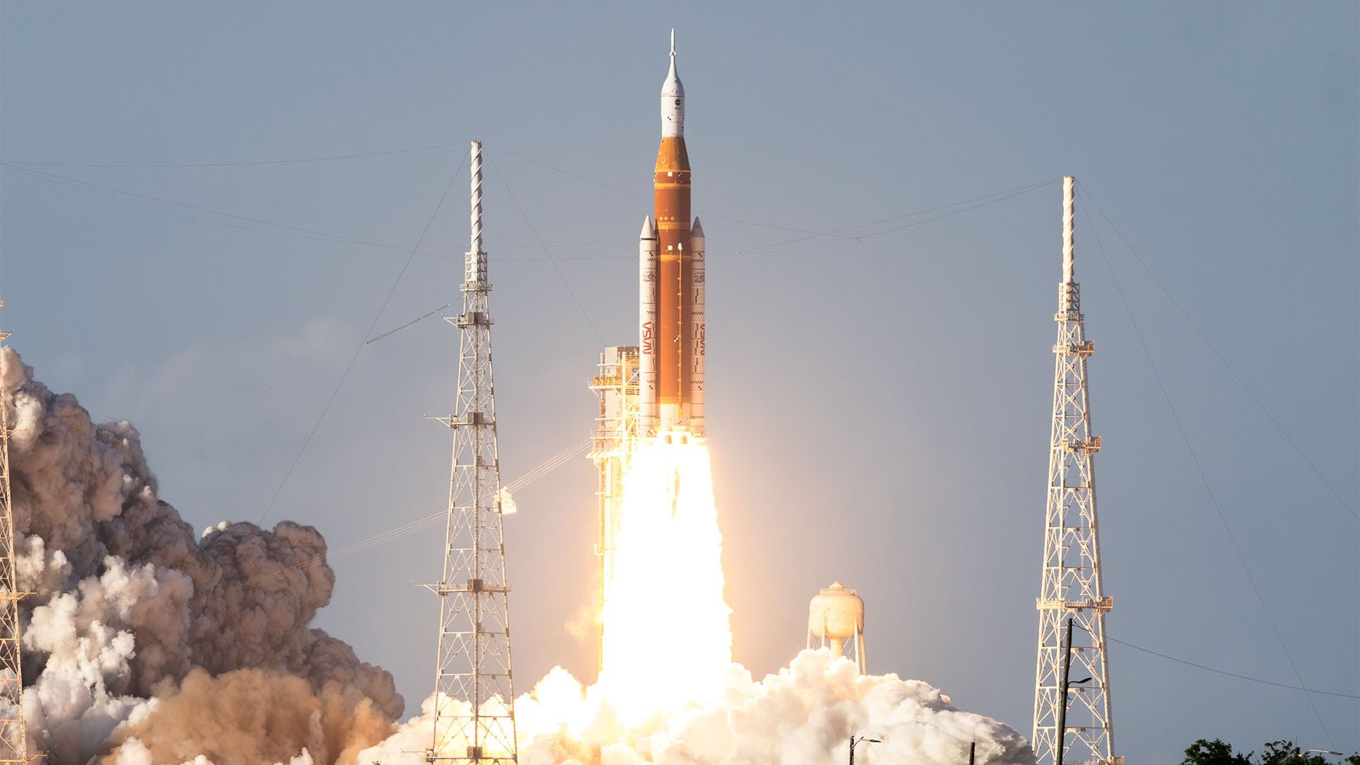 NASA阿尔忒弥斯2任务发射，四名宇航员踏上环月之旅