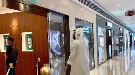 当卡塔尔运动员来杭州 把奢侈品店逛出了批发市场