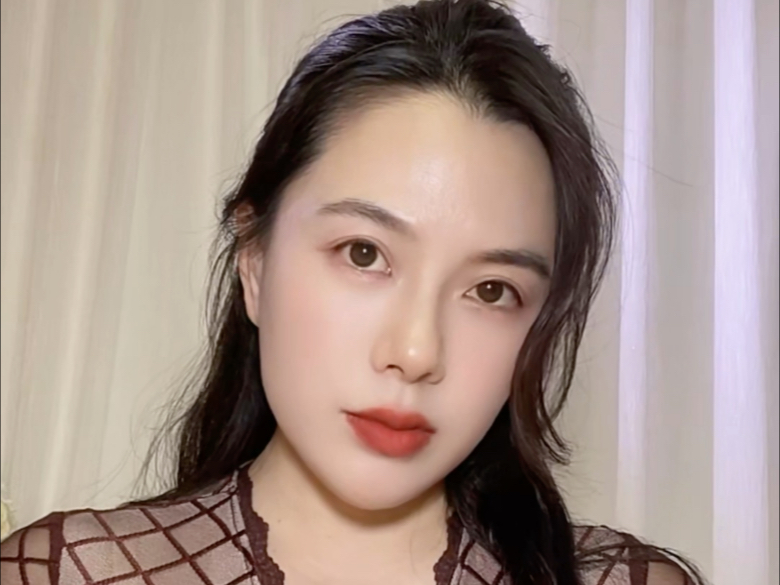 反差感微胖人妻，气质妈妈