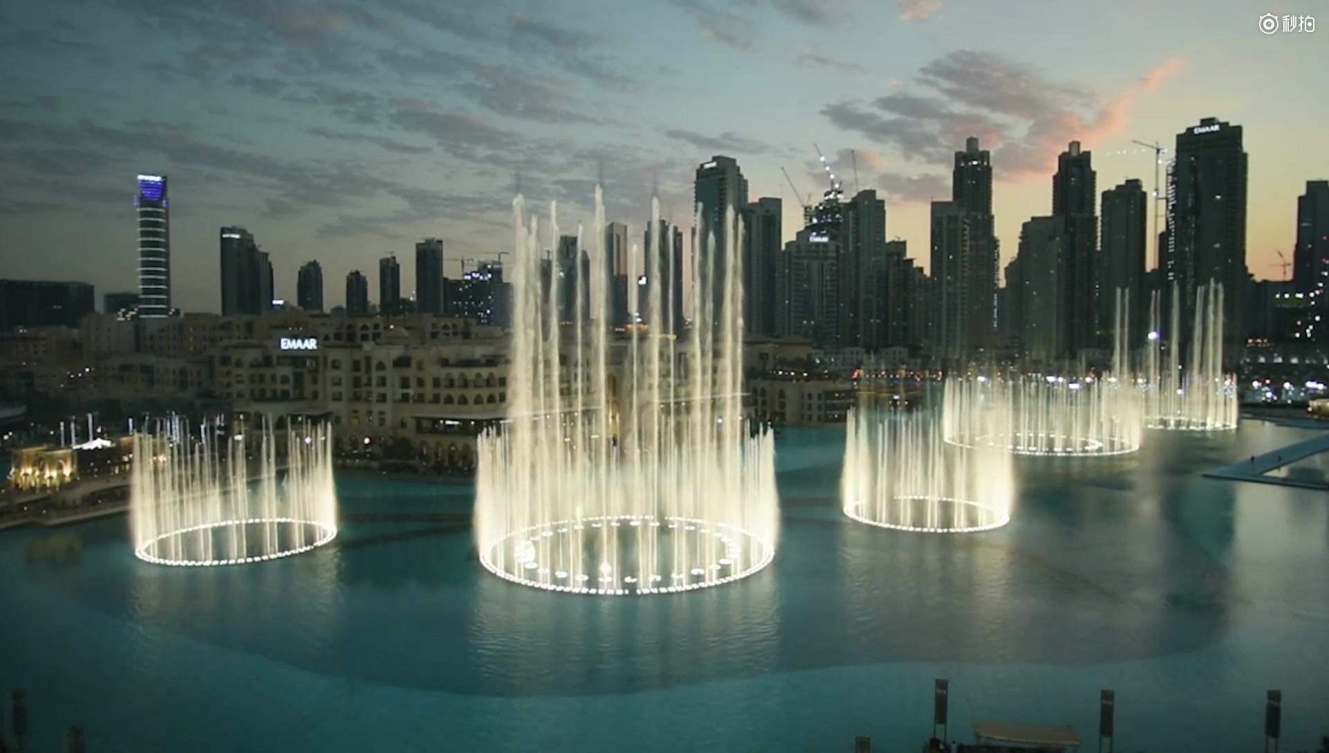 迪拜音乐喷泉视频