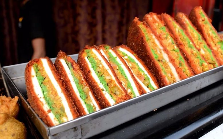 印度街头小吃,班加罗尔的街头美食场景,最后那个老哥吹的曲很好听啊!