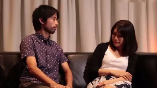 日本最羞耻相亲节目，陌生男女全程只能接吻，一句话都不能说