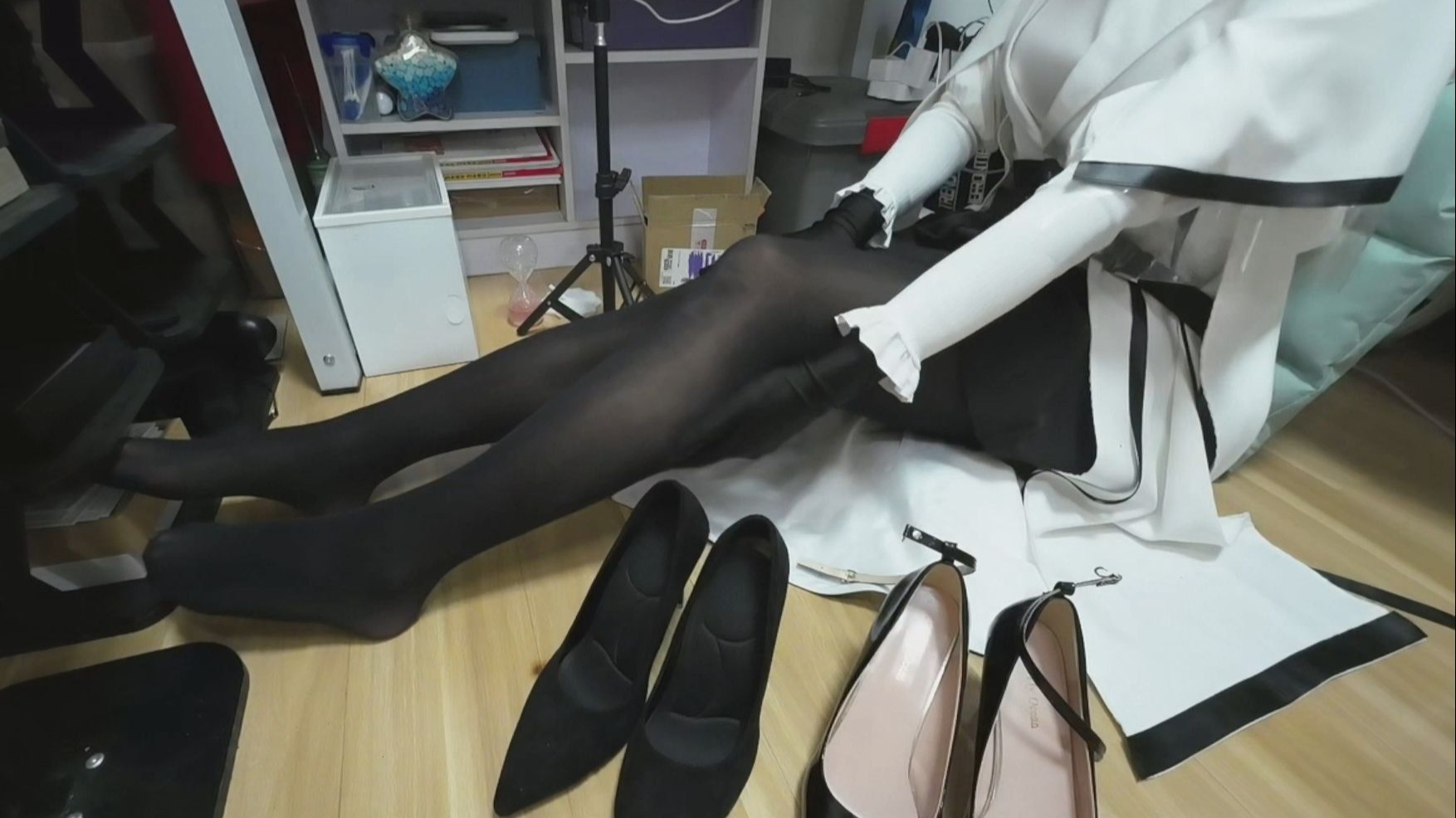 [花絮]“你喜欢纯黑丝，还是喜欢我穿高跟鞋？“