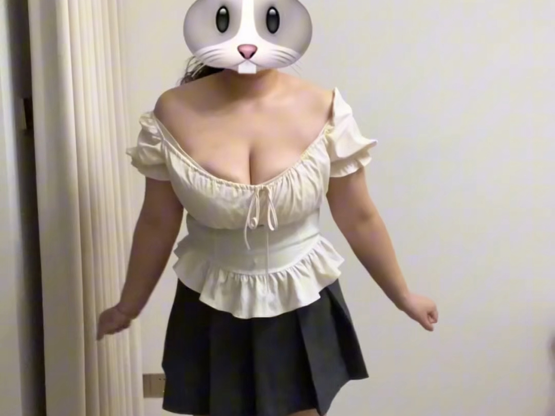 不是手舞足蹈而是手足无措