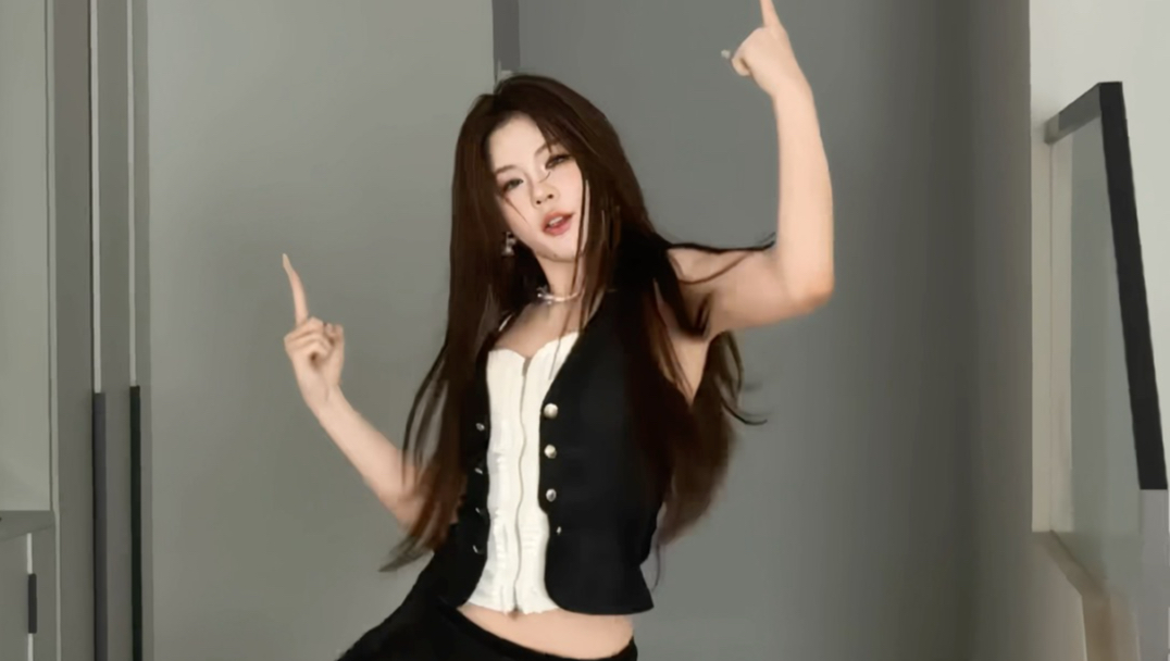 【Emma朱奕萌】who is she