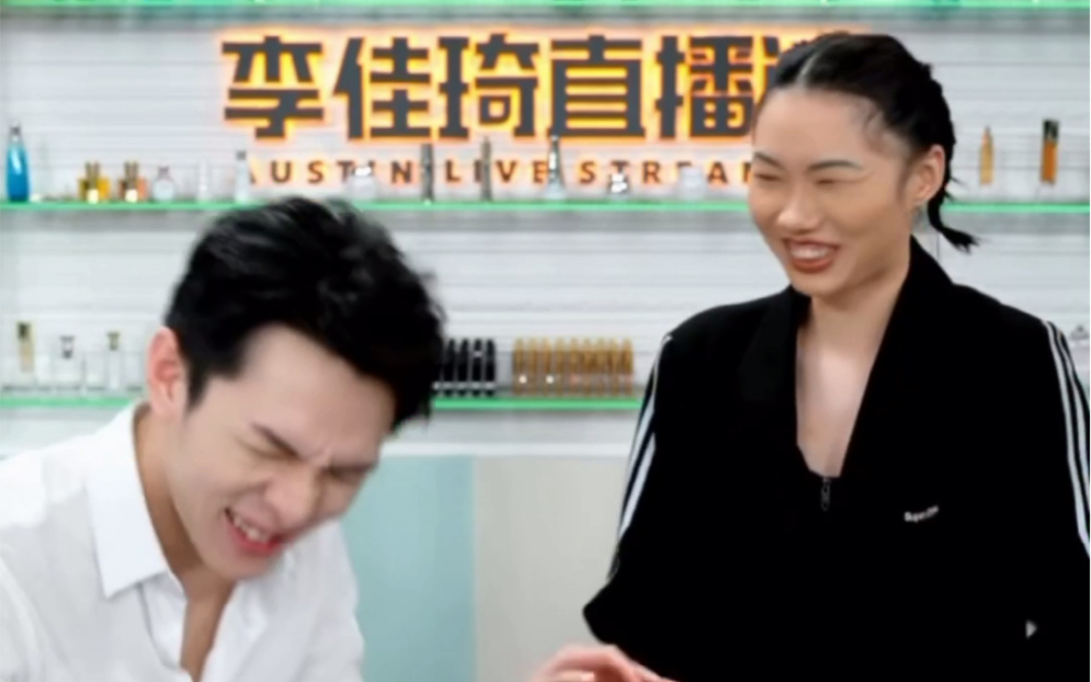 旺旺全新妆发 李佳琦笑疯了 旺旺看到镜头里的自己 第一句话居然是.