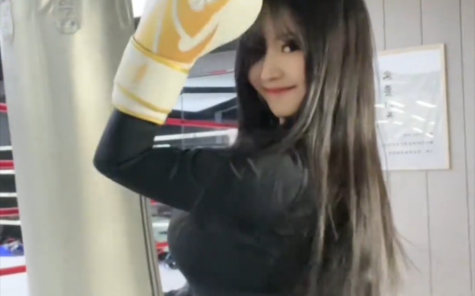 Come into my arms. I'll protect you.