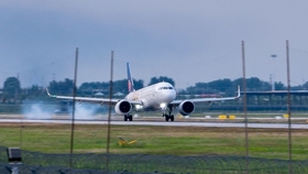 机场图片大全夜晚 8a405bc252a4271729b04bcc5f7bc622ef514957.jpg@280w_158h_1c_100q.jpg