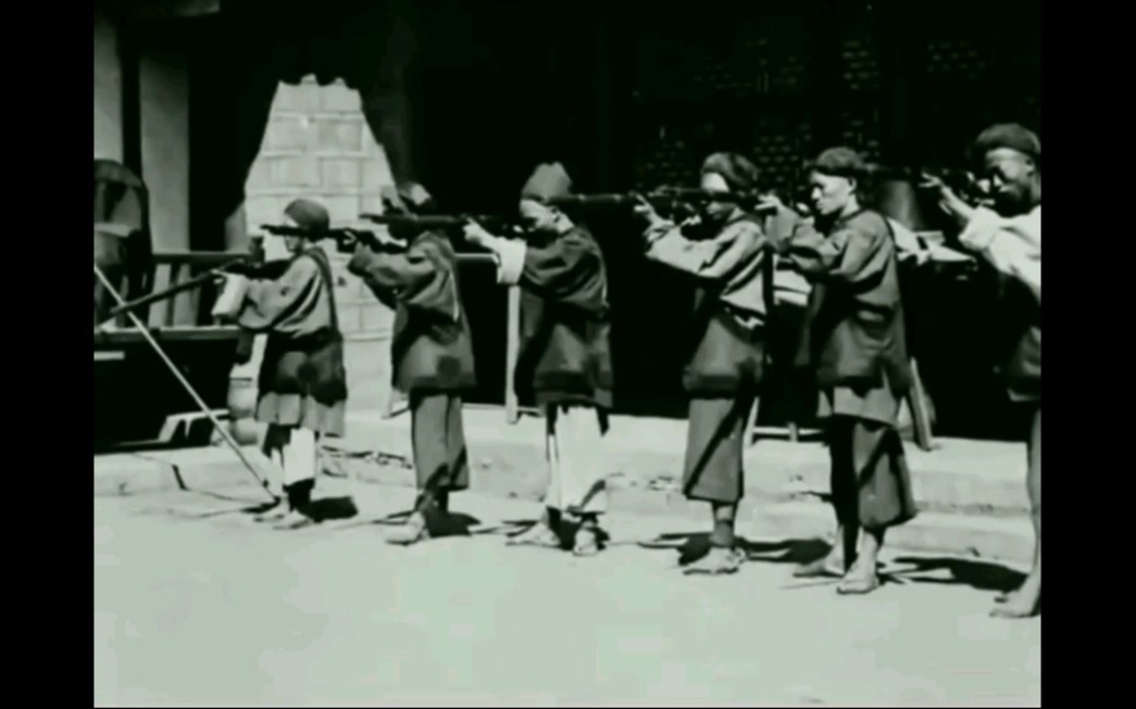 老影像：清末正在操练的士兵，战斗力可想而知（1902）