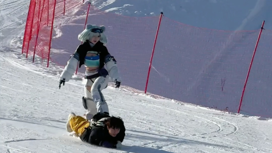 苦练滑雪就是为了和摄影拍这个