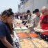 在攻击舰甲板上烤肉聚餐 7月4日 登上艾塞克斯号的庆祝活动（2015年7月4日）
