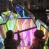 #NIT艺术装置分享#莫斯科城市公共互动装置，人触摸装置后，装置内的灯光会跟随变化。