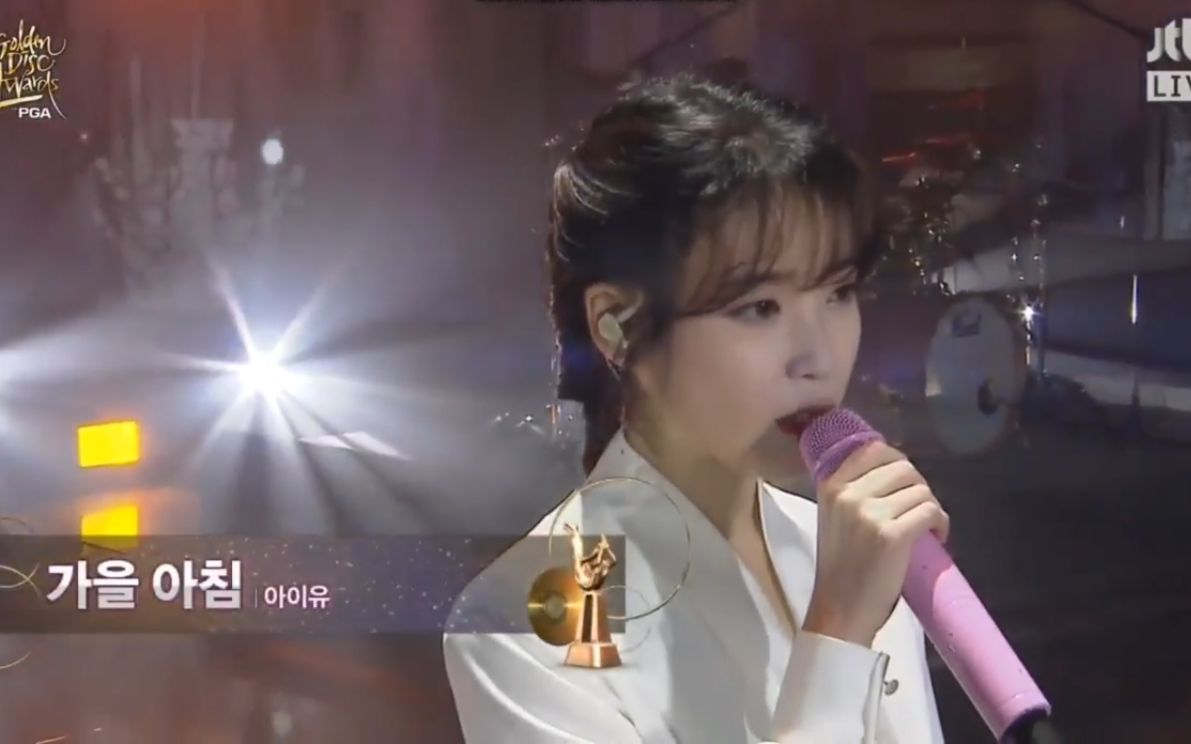 【金唱片奖】iu 秋日早晨 夜信 现场 180110 hd_哔哩哔哩_bilibili