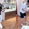 妈妈想和爸爸分享儿子的秘密，刚开口被儿子捂嘴摔地，下秒更搞笑