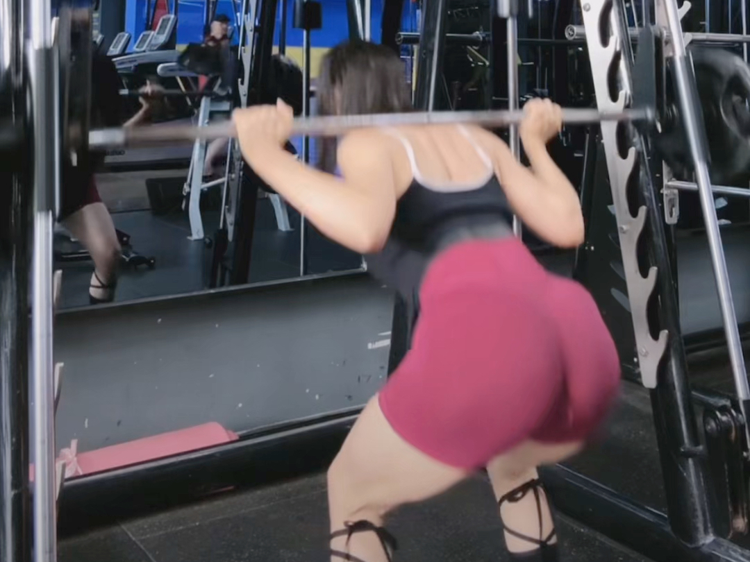Local Fitness Female Bodhisattva (51): gym squat lifting bar hard pulling glute and leg workout. (non-stop high energy, visual impact pulling)