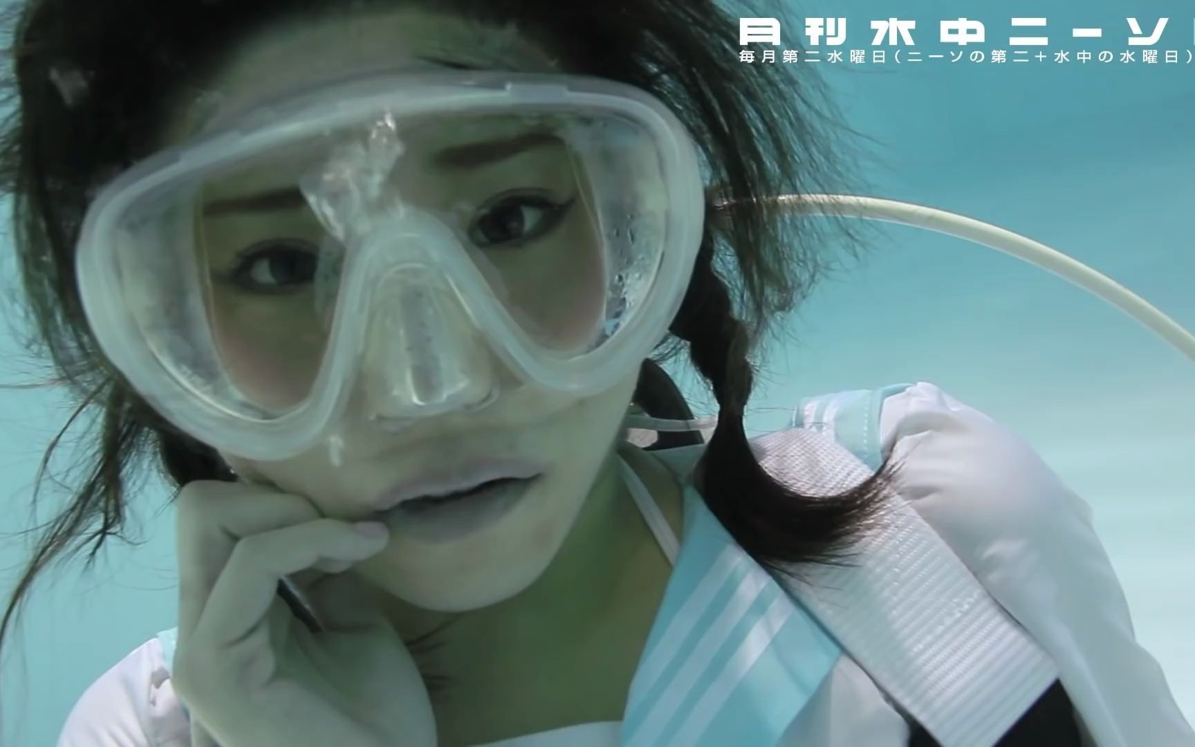 可爱妹子的水下死库水写真4
