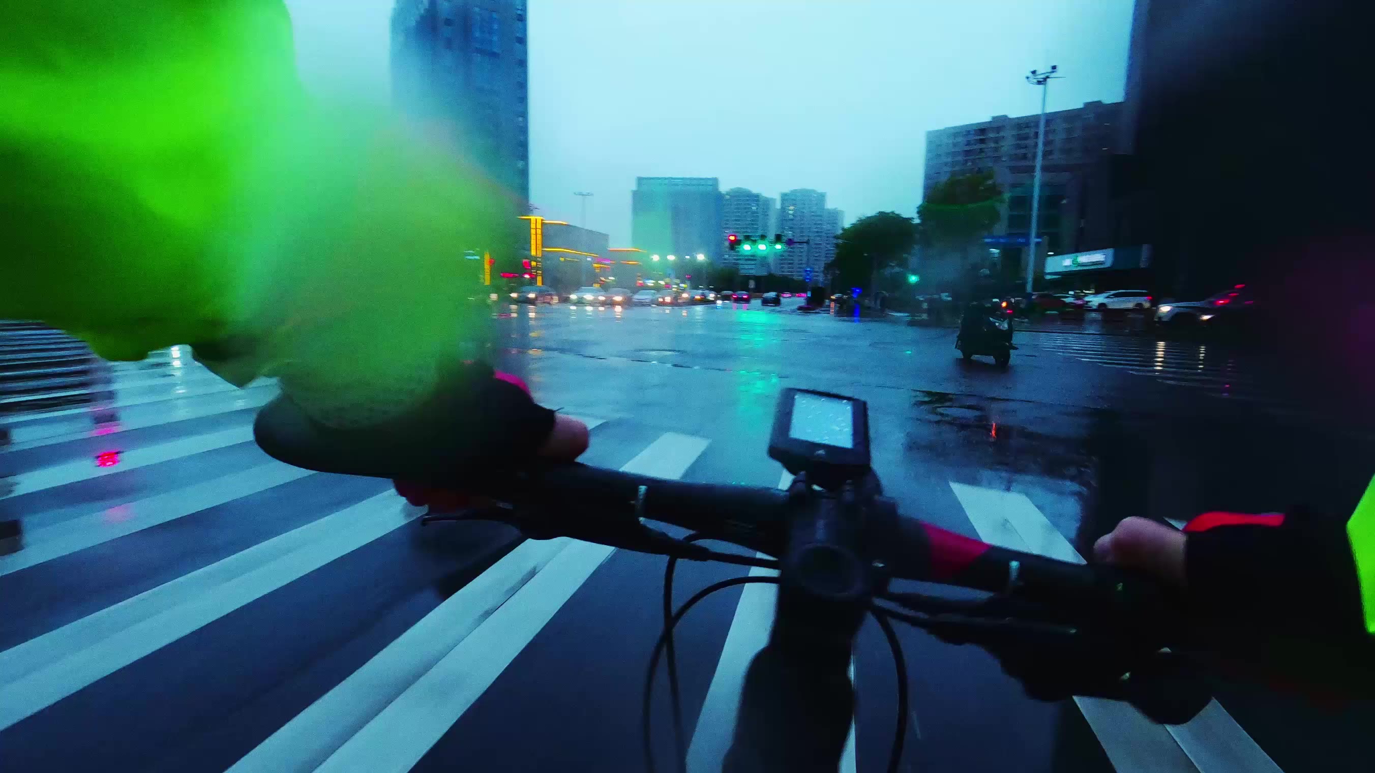自行车雨旅行 库存图片. 图片 包括有 下雨, 故事, 行程, 自行车骑士, 骑自行车的人 - 81742477