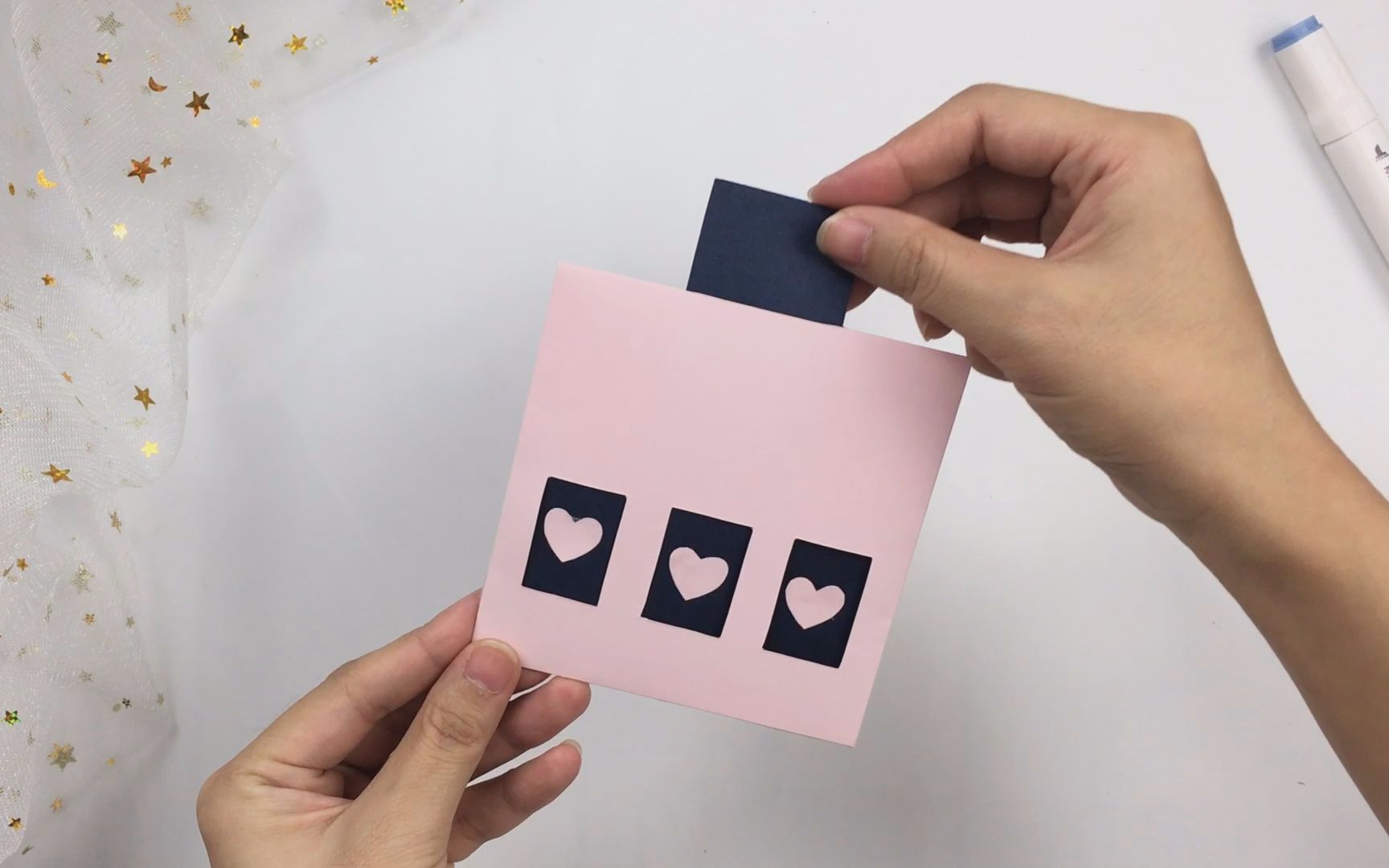折纸手工:教你做个抽拉式爱心表白卡