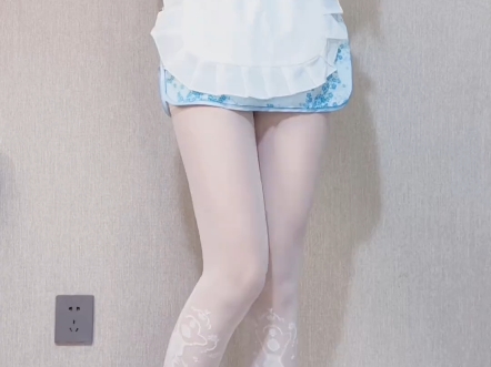 Who can say no to a Chinese lady in white socks?