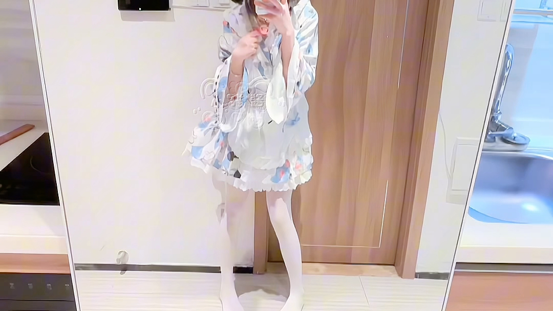 [Kitten Sauce Lori] The video is loading, so check back quickly for the surprise!