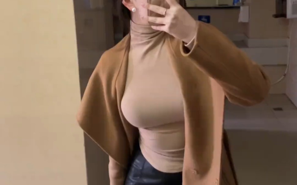 A beautiful woman is pleasing to the eye, a mature woman is pleasing to the heart.