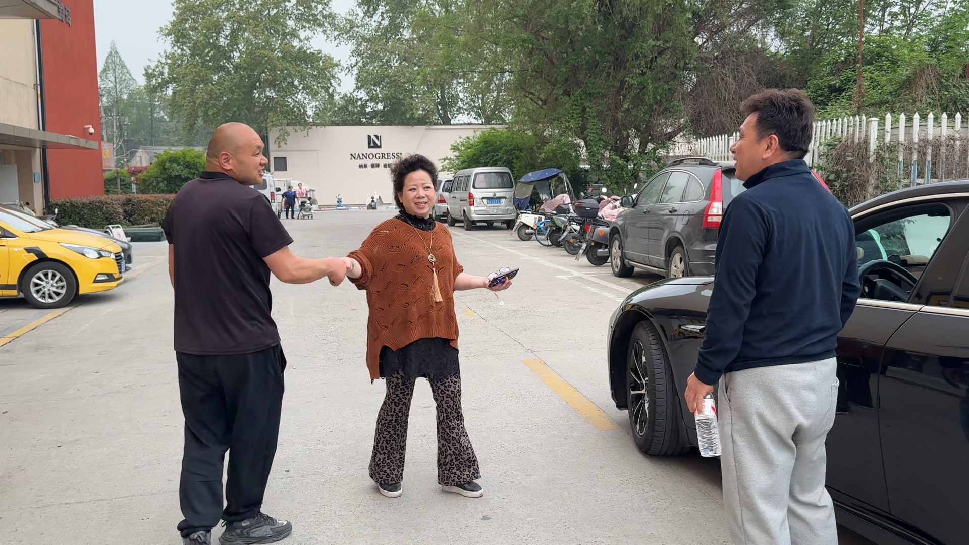 美女非要把卡罗拉卖给我，盛情难却