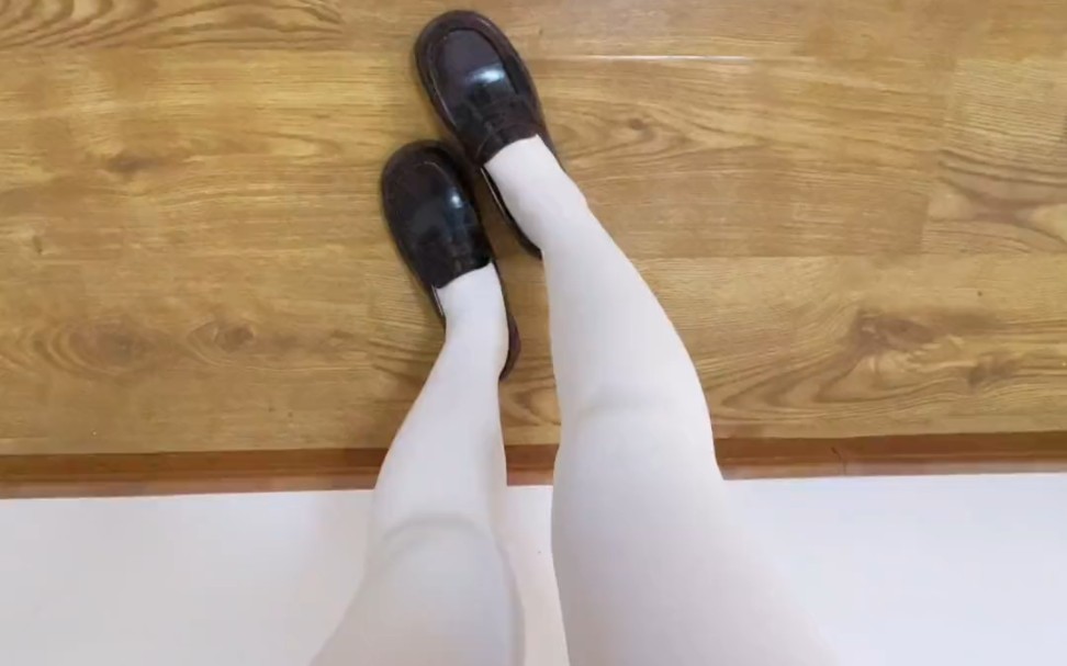 You can always trust white cotton pants.