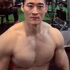 花背肌肉男